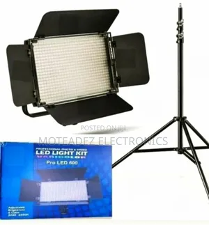 Pro Led 800 Photo and Video Led Light Kit With Tripod Stand