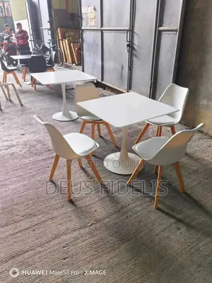Plastic Lounge Table and Chairs