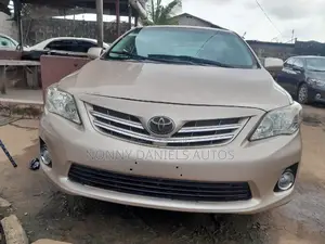 Toyota Corolla LE 4dr Sedan (1.8L 4cyl 4A) 2012 Gold