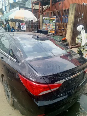 Back Windscreen Sonata 2012