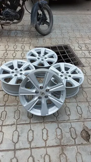 17rim Toyota Highlander.