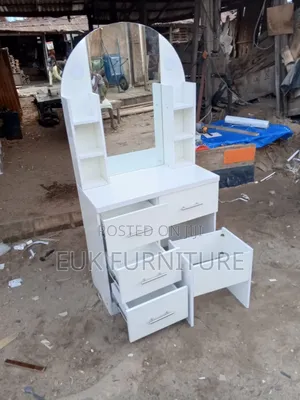 Dresser Set With Light