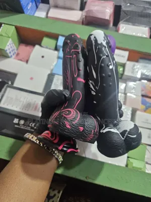 Stimulating Curved Dildo With Cock Balls