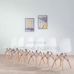 6 Set of Plastic Dinning Chairs With Wooden Legs