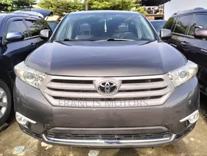 Toyota Highlander 3.5L 4WD 2013 Gray