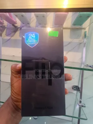 New Samsung Galaxy Z Flip4 256 GB Black