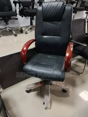 Executive Chair With Wooden Arm