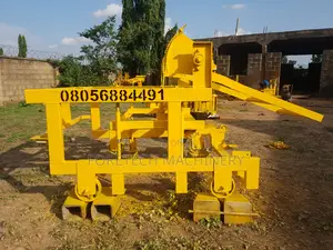 Concrete Block Molding Machine