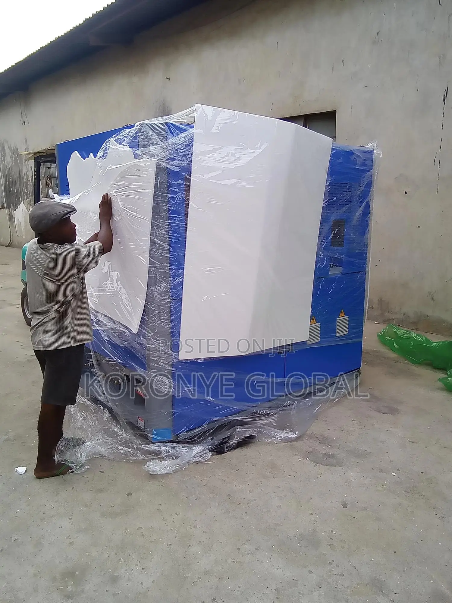 Automatic 3 Cavity PET BLOWING MACHINE