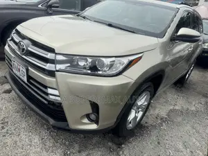 Toyota Highlander 2015 Gold