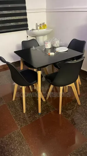 Sequre Restaurant Dining Table + 4 Plastic Chairs