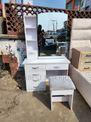 Well Padded Set of Mirror Stand