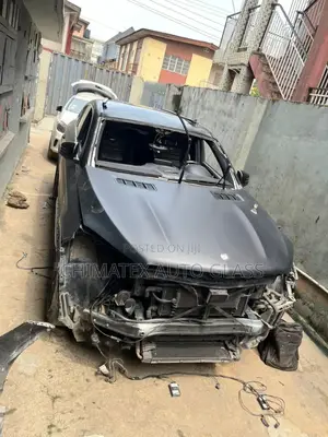 We Deliver and Install All Kinds of Mercedes Windscreen Glas