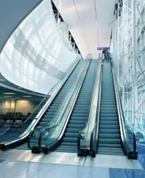 Indoor Lift in Shopping Mall