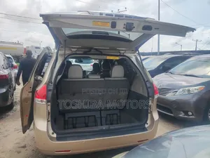 Toyota Sienna Limited AWD 7-Passenger 2013 Gold