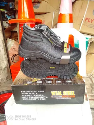Strong Safety Footwear With Genuine Leather