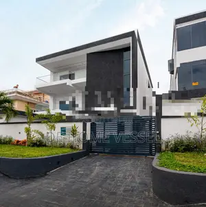 5bdrm Mansion in Lekki Phase 1 for sale