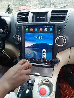 Toyota Highlander Tesla Screen