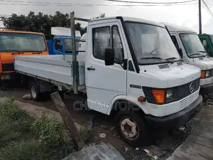 Mercedes Truck 410D 6tyres