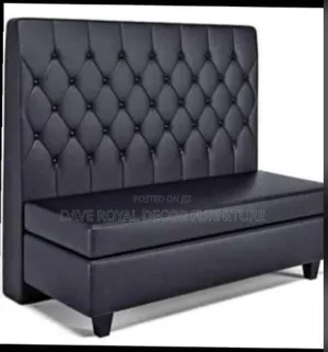 Classic Standard Lounge Chair in Bar