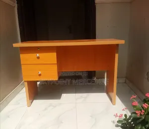 An Executive 4 Feet Table
