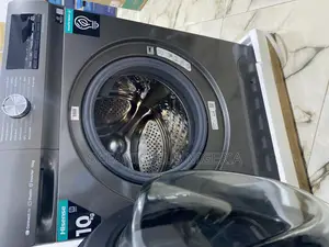Stain-Fighting 10kg Inverter Washing Machine