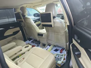 Toyota Highlander XLE V6 4x4 (3.5L 6cyl 6A) 2016 Orange