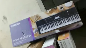 Yamaha PSR E383 Keyboard With Adapter