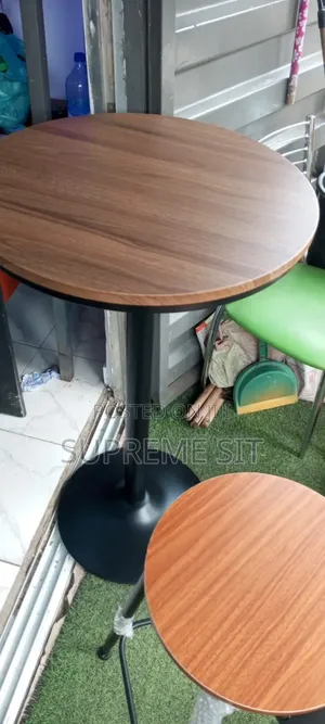 Quality Barstool Table