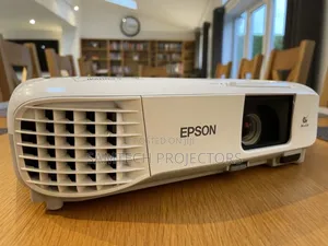 Widescreen Classroom Projector With Enhanced Connectivity
