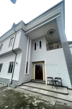 6bdrm Duplex in Off Stadium Road , for sale