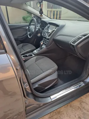 Ford Focus S Sedan FWD (2.0L 4cyl 5M) 2012 Gray