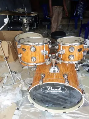 Pearl Roadshow Drum Set