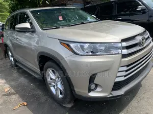 Toyota Highlander 2016 Gold
