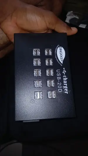 20usb Port Machine for Charging Business/ Offices/ Companies