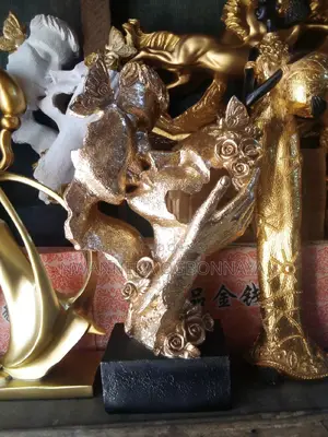 Figurine Kissing Posture Model Craft Sculpture