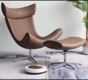 Morden Day Accent Chair With Footrest. Relaxing Chair.