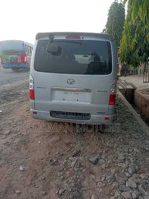 Toyota HiAce 2010 Silver
