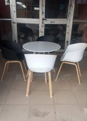 Leisure Table and Plastic Chairs