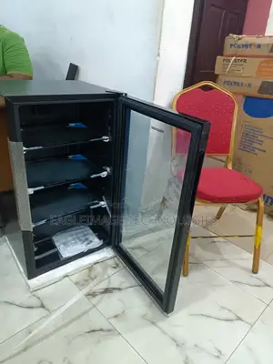 Eco-Friendly Hisense 91L Jc-94 Glaass Door Beverage Cooler