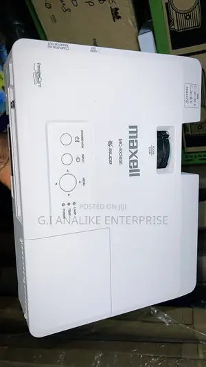 Maxell MC-EX303E Projector.