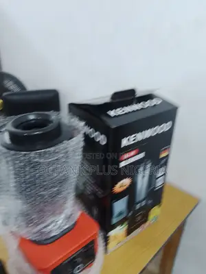 Quiet-Operating Kenwood 900watts 8blades Blender
