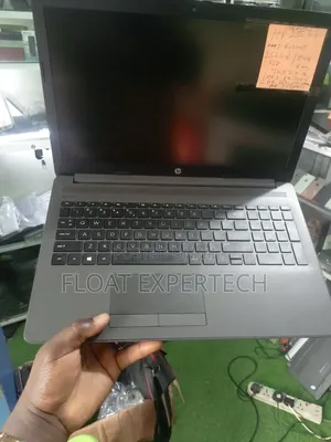 Laptop HP 255 G8 8GB AMD Ryzen 5 SSHD+SSD 256GB