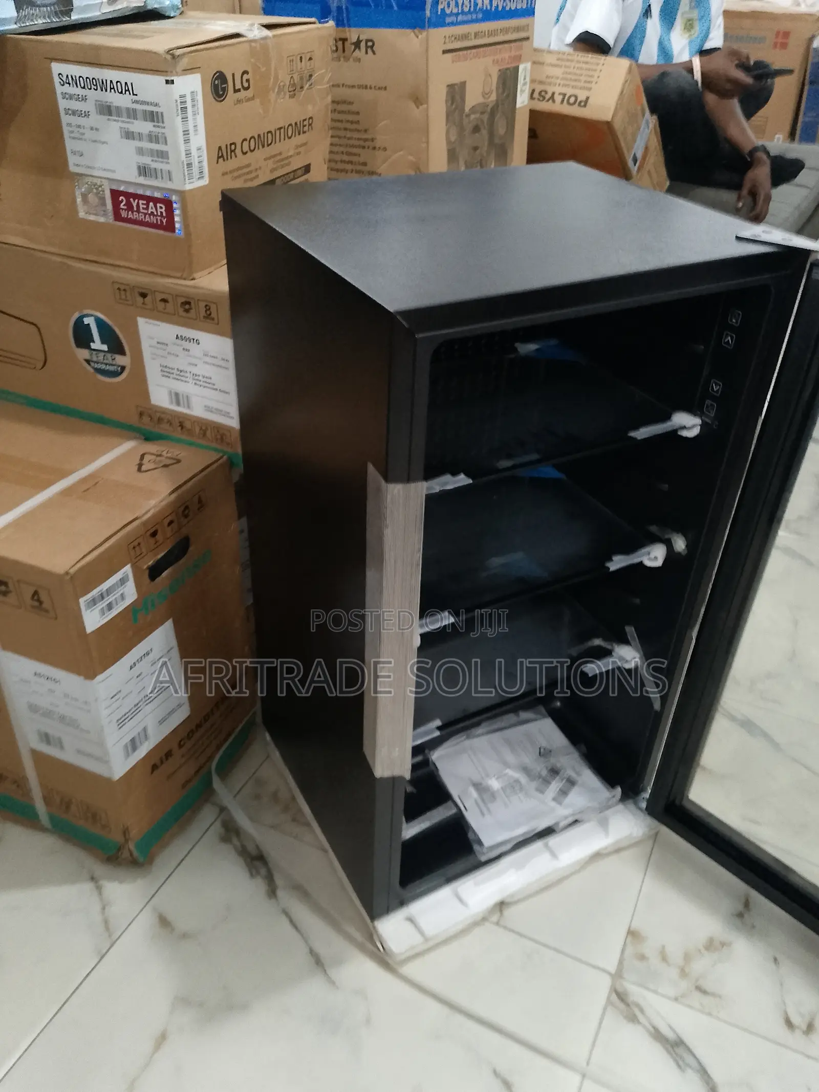 New Efficient Beverage Cooler Hisense 90l