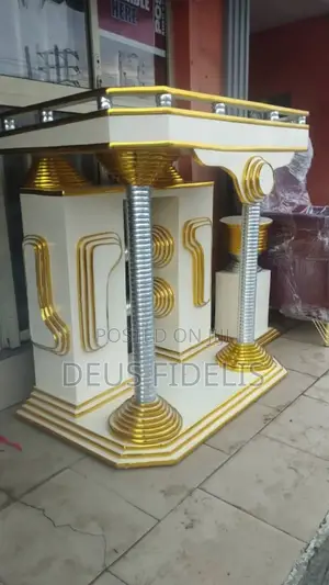 4 Feet Church Pulpit With 2 Pillars