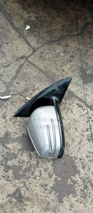 2011 Model R350 Mercedes Benz Side Mirror.