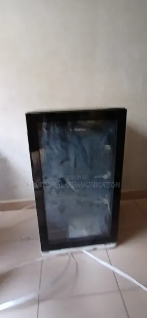 Hisense 91L Jc-94 Glass Door Beverage Cooler |Weight: 43kg