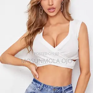 Sleeveless v-Neck Cropped Tank Top