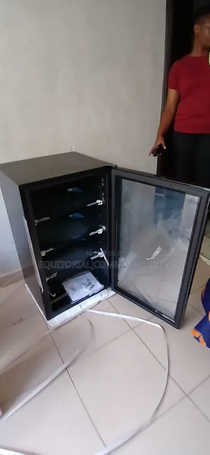 Hisense 91L Beverage Cooler -Soft Closed Door Mechanism