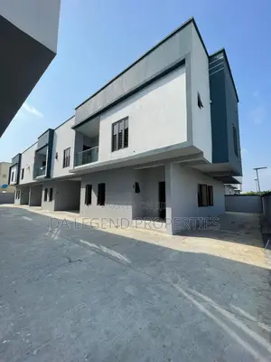 7bdrm Townhouse/Terrace in Lekki for sale